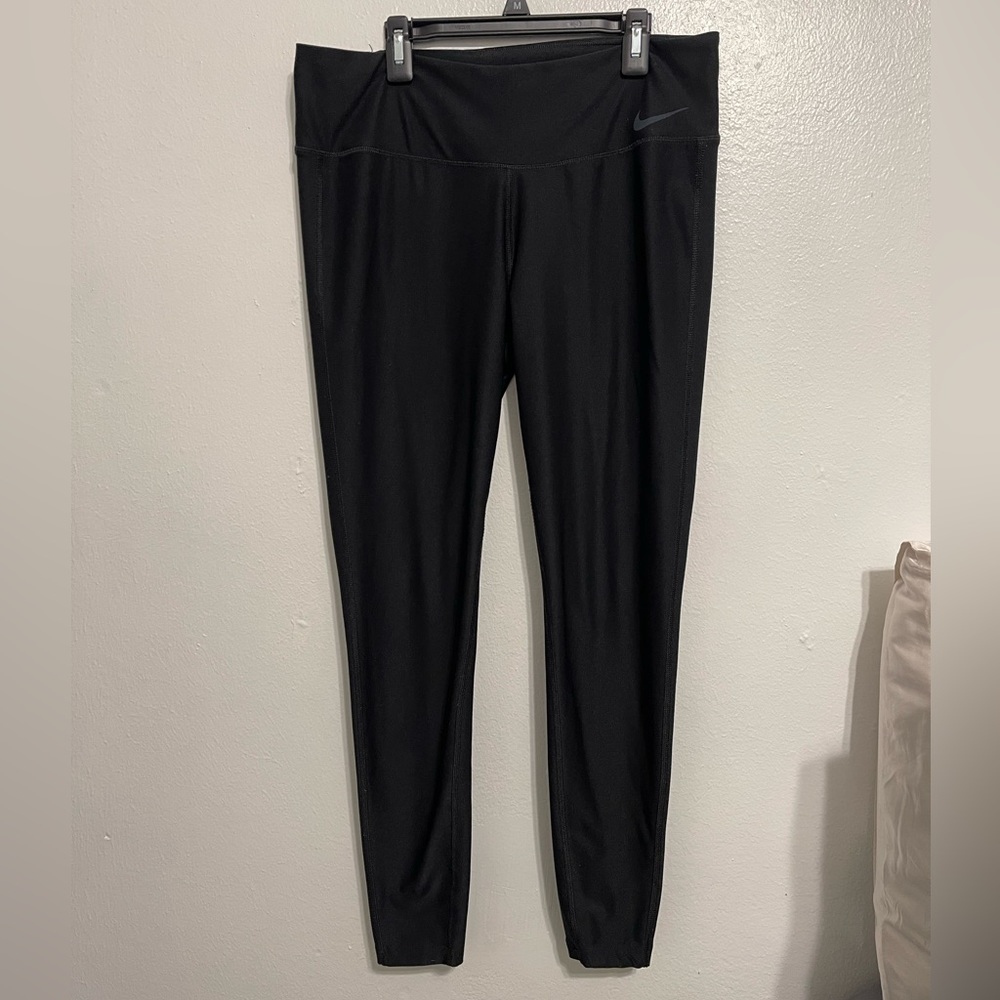 Black Nike leggings
